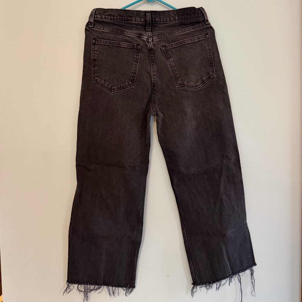 Abercrombie & Fitch Faded Black — 90’s Relaxed High Rise Frayed Hem Cropped Jean - Picture 5 of 7